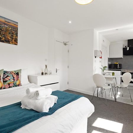 South Harrow Apartment 런던 외부 사진