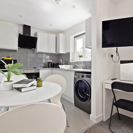 South Harrow Apartment 런던 외부 사진