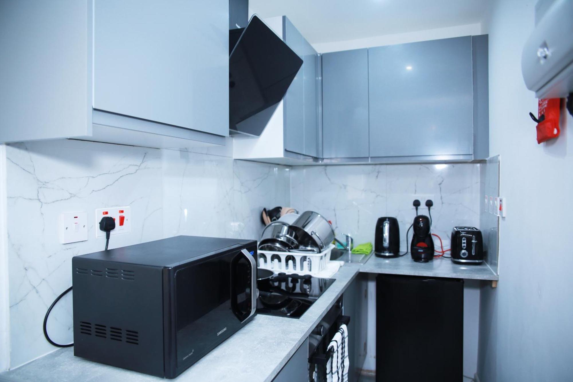 South Harrow Apartment 런던 외부 사진